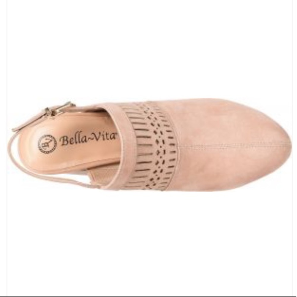 π«SOLDπ« NWOT Bella Vita Cream Suede Mules - Picture 2 of 4